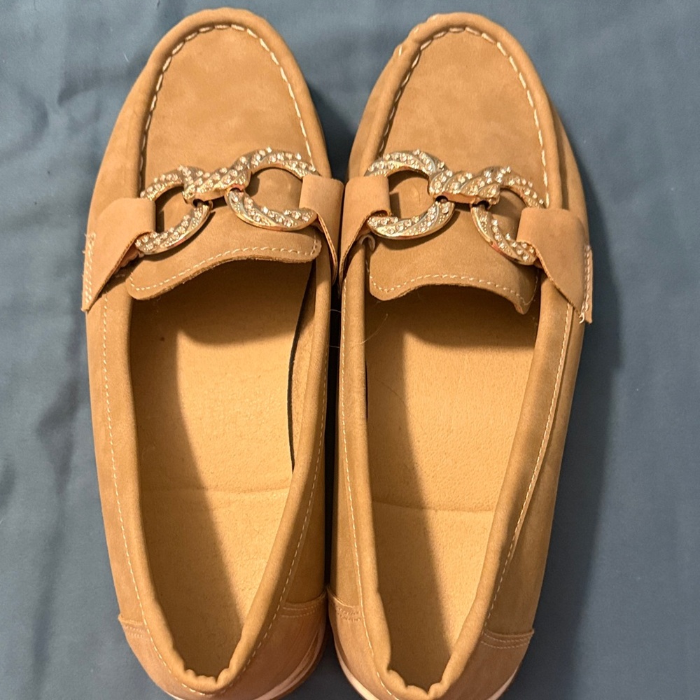 Elegant Tan Loafers with Gold Chain Detail